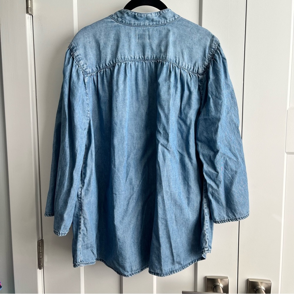 Chico’s Denim Top Sz 2 - Picture 2 of 7